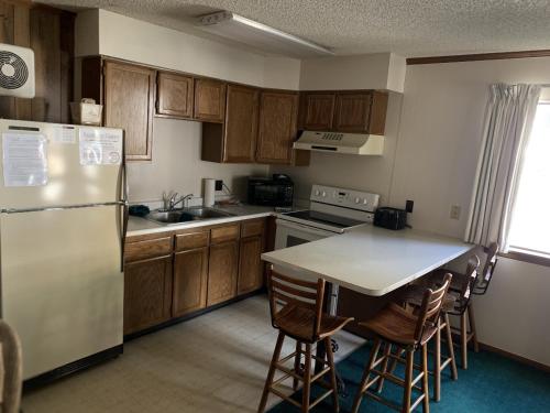 . Ponderosa Lodge