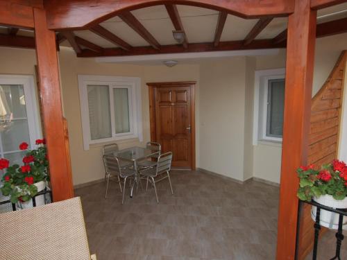 Sea Breeze Hotel and Apartments Room Type - Deluxe Two-Bedroom Apartment Sea Breeze Hotel and Apartments Room Type - Deluxe Two-Bedroom Apartment