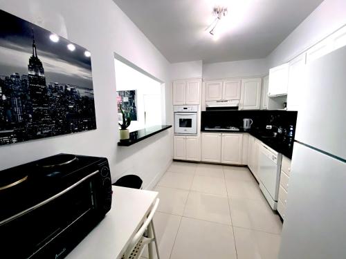 Sunny Isles Condo Resort 14th floor Intracoastal view!! in Miami Beach, USA