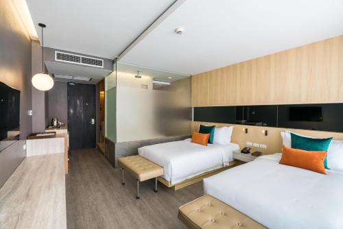 Deluxe Double Room image 10