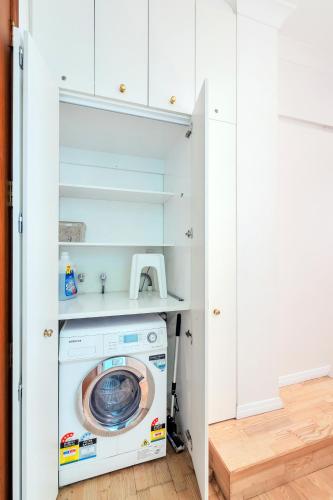 1BR City Apartment w/ FREE PARKING for 2 cars