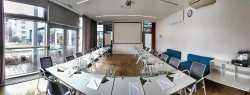 Holiday Inn Prague Airport - image 6