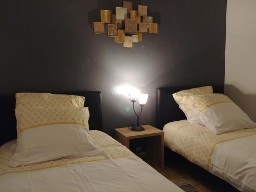 2 twin beds, 1 sofa bed