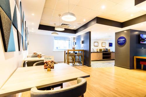 ห้องอาหาร, ฮอลิเดย์ อินน์ เอ็กซ์เพรส พอร์ตสมัธ กันวาร์ฟ คีย์ส บาย ไอเอชจี (Holiday Inn Express Portsmouth Gunwharf Quays By IHG) in พอร์ตสมัธ