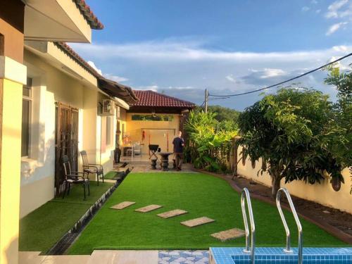 Achutra Muslim Guesthouse (pool)