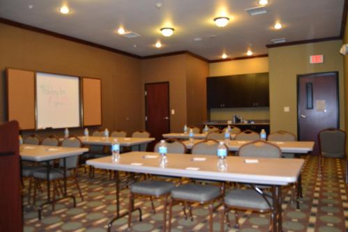 Holiday Inn Express and Suites Heber Springs an IHG Hotel - image 8