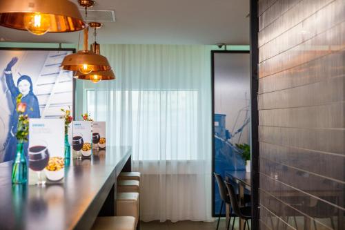 Holiday Inn Express Rotterdam - Central Station an IHG Hotel - image 5