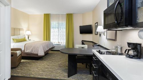 Candlewood Suites GROVE CITY - OUTLET CENTER