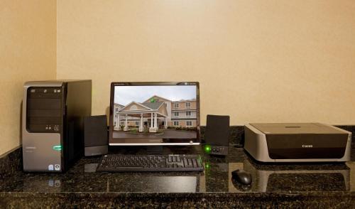 Holiday Inn Express Hotel & Suites Rochester an IHG Hotel - image 7