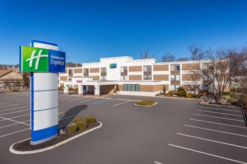 Holiday Inn Express Ramsey Mahwah, an IHG Hotel