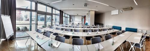Holiday Inn Prague Airport - image 10