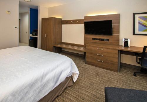 Holiday Inn Express Hotel & Suites Roseville - Galleria Area, an IHG Hotel