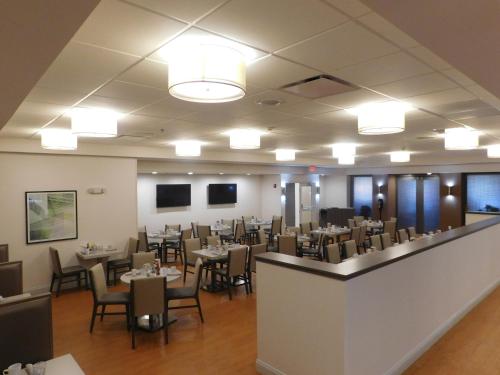 Holiday Inn Hotel & Suites Rochester - Marketplace an IHG Hotel - image 8
