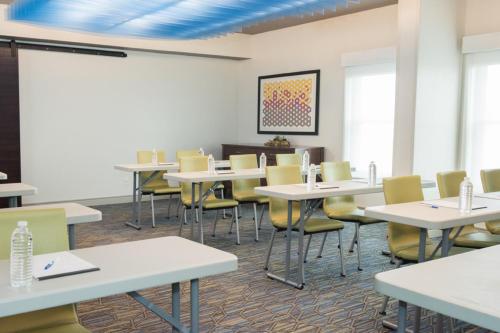Holiday Inn Express Pascagoula-Moss Point By IHG - 회의실/연회장