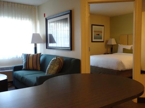 Candlewood Suites Richmond West End Short Pump an IHG Hotel - image 3