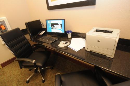Holiday Inn Express Somerset an IHG Hotel - image 5