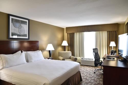 Holiday Inn Express Hotel & Suites St. Charles, an IHG Hotel