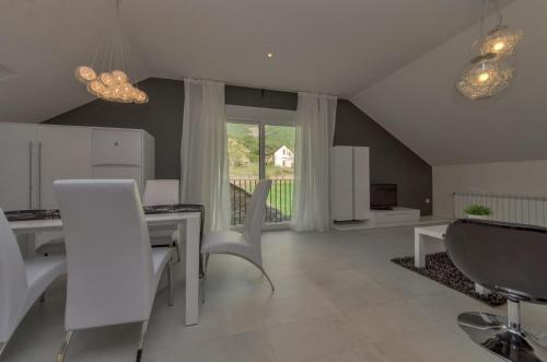 Pub/Lounge, Casa Rural La Esencia in El Pueyo De Araguas