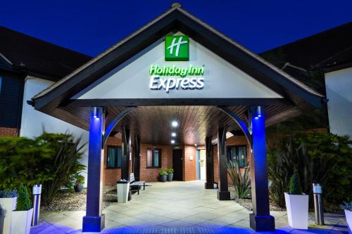 홀리데이 인 익스프레스 콜체스터 바이 IHG - 숙소 외관
