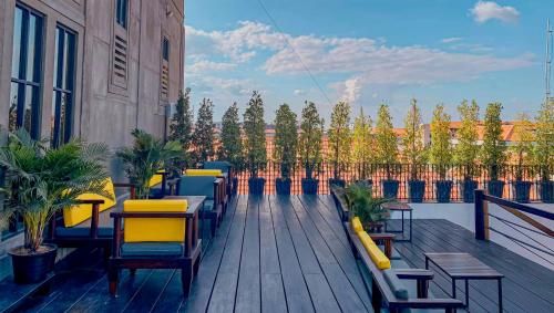 Balcony/terrace, The Twizt-Lifestyle Hostel & Hotel in Siem Reap