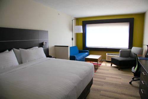 Holiday Inn Express & Suites OSWEGO