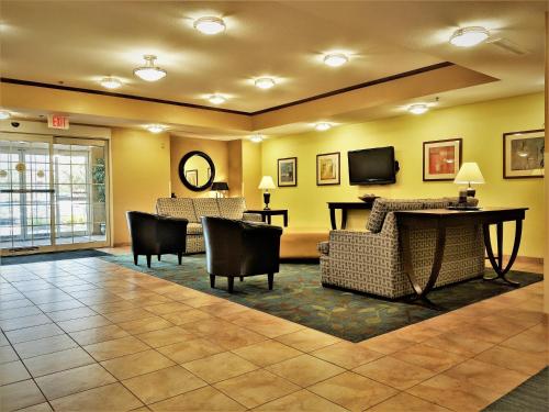 Candlewood Suites Macon - image 9
