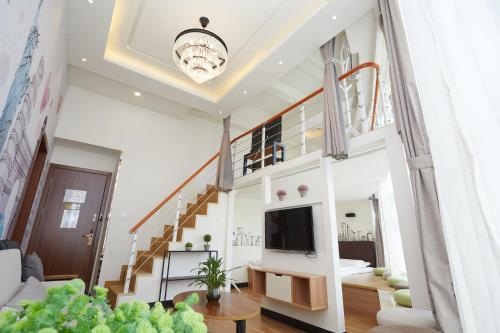 Meego Youth Hotel in Jing'an and SHA Railway Station