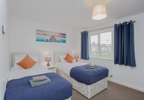 Rathbone House - by TJ Serviced Property cottage Peterborough