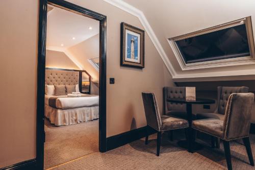 room detail thumbnail 1