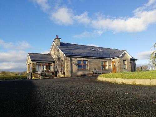 Sissepääs, Carnately Lodge in Ballycastle