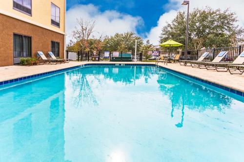 Holiday Inn Express Hotel & Suites Orlando East-UCF Area, an IHG Hotel