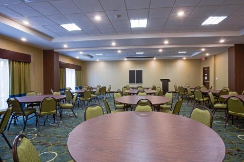 Holiday Inn Express Hotel & Suites Orlando East-UCF Area, an IHG Hotel