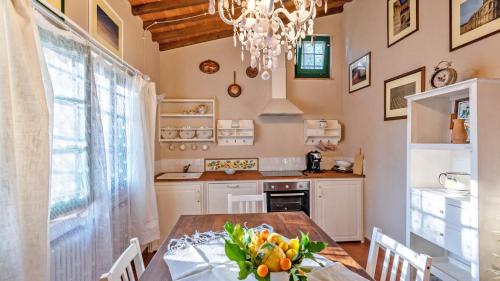 Alloggio romantico con idromassaggio e vista panoramica - image 4
