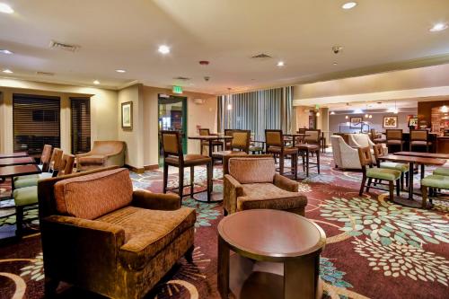 餐廳, Staybridge Suites Middleton/Madison-West By IHG in 麥迪遜郊區