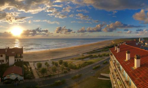 Vue superbe sur l’océan, la plage à vos pieds !