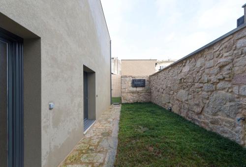 LovelyStay - Stylish Central Apartment by Bolhão Market - main image