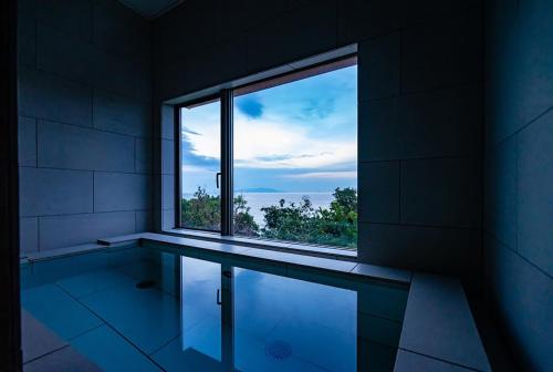 Bad, Gardenvilla Shirahama Resort Hotel in Shimoda