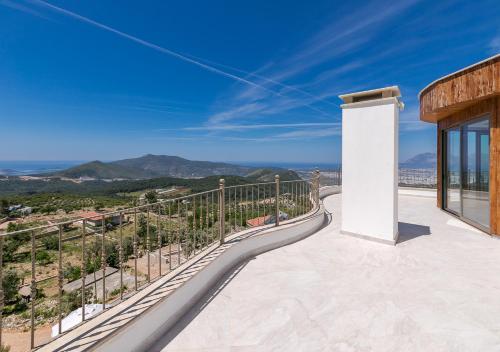 Erkély/terasz, Villa 5 Sleeps 6 Isolated Pool See and Montain View-Villa Kartal Yuvası in Islamlar