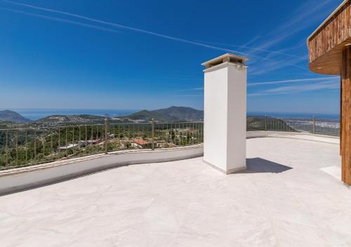 Erkély/terasz, Villa 5 Sleeps 6 Isolated Pool See and Montain View-Villa Kartal Yuvası in Islamlar