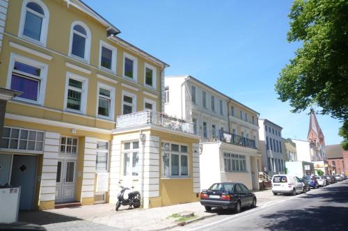 WarneSonne 24m von Poststraße entfernt