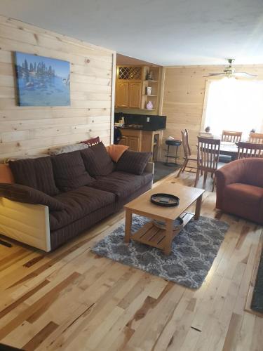 Cute and Cozy Cabin near Heavenly Village - image 8