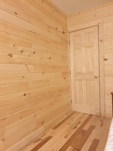 Cute and Cozy Cabin near Heavenly Village - image 12