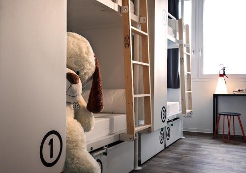 Shared room, mixed dormitory