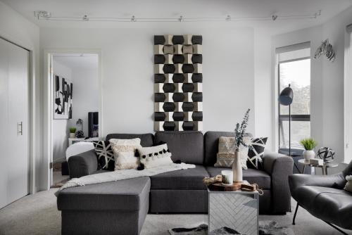 The Modern Whistler Apartment - Ski-in ski-out in Whistler, Canada