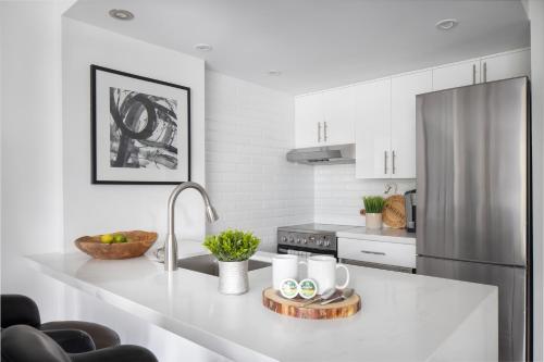 The Modern Whistler Apartment - Ski-in ski-out in Whistler, Canada