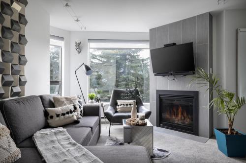 The Modern Whistler Apartment - Ski-in ski-out in Whistler, Canada
