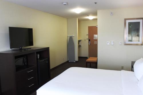 Holiday Inn Express Yorkton East, an IHG Hotel