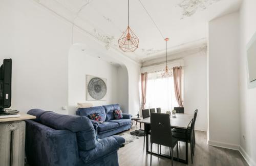 M&F 7 ROOMS/7 BATHROOMS OVER GRAN VIA, Madrid