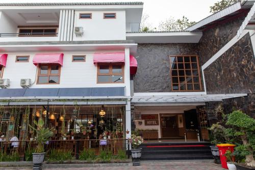 . Baratha Hotel & Resto