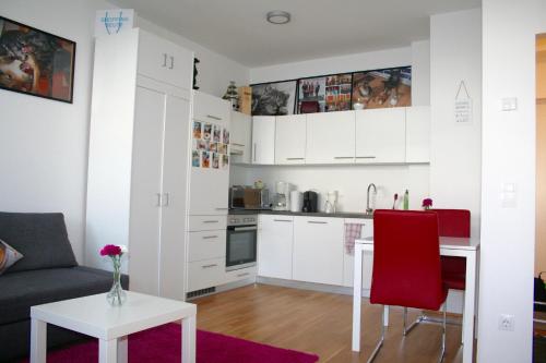  Trendy Danube Apartment - Close to UN in Wien